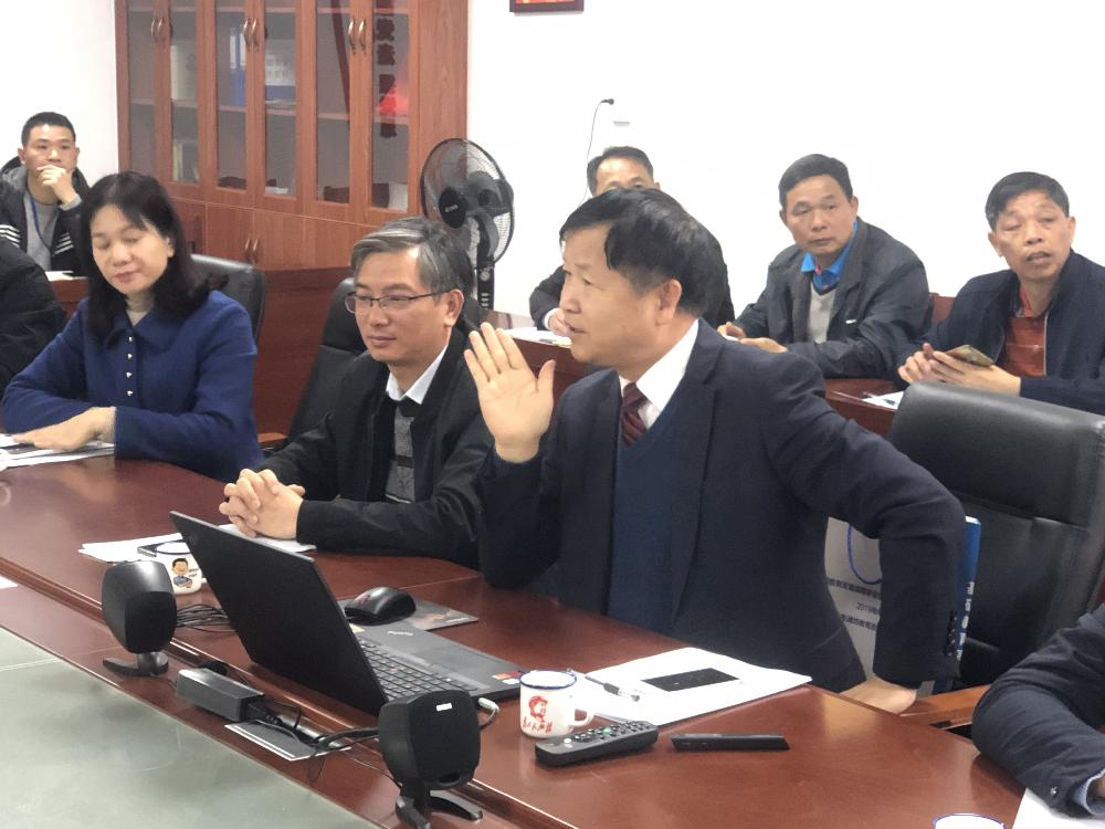 3到訪名校長、專家黃新古校長（前排右一）、于偉就校長（左一）.jpg